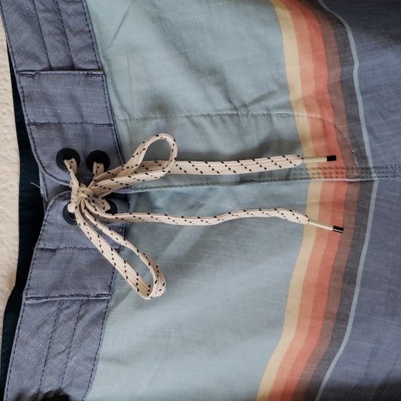 Billabong Striped 73 Lo Tides 19" Board Short Size 38 - Picture 3 of 6